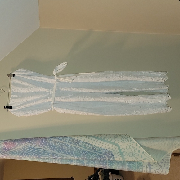 HP🎉 🕊️Express White Eyelet Lace Jumpsuit - Size M - Picture 4 of 12